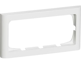 LK FUGA Softline 63 ramme i hvid, designet til 1x2 modul indsats og montering på indmuringsdåser.