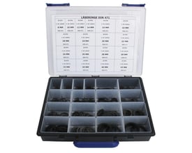 Nærbillede af Raaco sortimentskasse med låseringe DIN 471, viser tydeligt låseringenes størrelser fra 8 mm til 42 mm og antal.