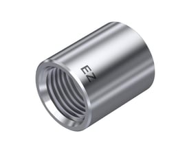 Isiflo muffe 1/2" i forkromet messing, med indvendigt gevind på begge sider og mærket EZ.