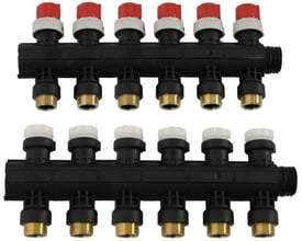 Uponor Vario PLUS fordelerrørssæt til gulvvarme med 6 kredse, fremstillet af sort glasfiberforstærket polyamid med messingnipler.