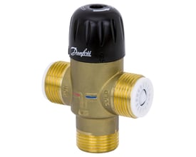 Danfoss TVM-H blandeventil DN20 med tre gjengede tilkoblinger, messingfarget ventilhus og svart termostatknott.