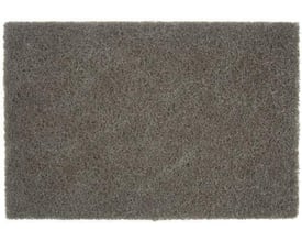 Tyrolit slibeark i vliesmateriale med siliciumkorn, størrelse 152 x 229 mm, medium kornstørrelse.