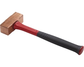 Hultafors kobberhammer CU med massivt kobberhoved og rødt/sort glasfiberskaft, isoleret på hvid baggrund.
