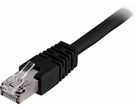 DELTACO F/UTP Cat6 patchkabel i sort, 1 meter, med RJ45-stik og robust gummi-træk aflastning.