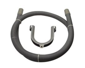 Detaljeret billede af NEOPERL afløbsslange med gummimuffer og ophængsbøjle på hvid baggrund.