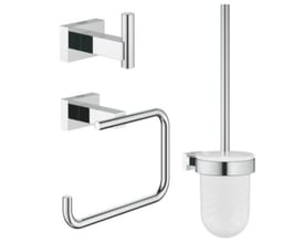 Nærbillede af Grohe Essentials Cube 3-i-1 badeværelsestilbehørssæt, der viser detaljer af den blanke krombelægning og de minimalistiske vægbeslag.