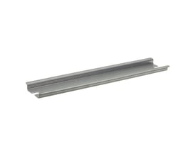 Enkel Fibox MIV5 DIN-skinne i aluzink, 35 x 50 mm, vist fra siden for at fremhæve dens profil og materiale.