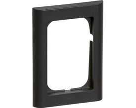 LK FUGA Softline 68 ramme i koksgrå til 1½ modul, 68mm bred med afrundede kanter, vist frontalt.