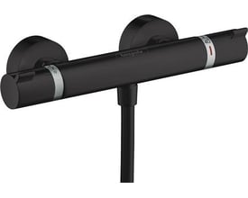 Hansgrohe Ecostat Comfort brusetermostat i mat sort, viser temperatur- og volumenknapper på en hvid baggrund.