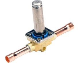 Danfoss EVR 3 magnetventil med loddetilslutning, 3/8", fremstillet af messing og kobber med en cylindrisk metalspole.