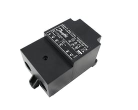 Nærbillede af mærkatet på Danfoss ECA99 transformer med typebetegnelse, serienummer og tekniske specifikationer.