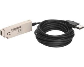 Detaljeret visning af Schneider Electric Zelio Logic programmeringskabel adapteren med USB-stikket forbundet til det snoede kabel.