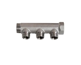Messing fordelerrør med 3/4" tilgang og tre 15 mm afgreninger, belagt med TEA-overfladebehandling for øget holdbarhed.