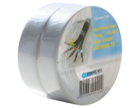 To ruller hvid Stokvis PVC tape, 15 mm bred og 10 m lang, med information om isoleringsevne og godkendelser.
