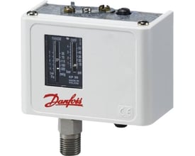 Danfoss KP 35 pressostat til regulering og overvågning med justerbar trykinterval fra 0,2 til 7,5 bar.