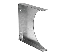 Nærbillede af Lindab FADK montagebøjle i galvaniseret stål, viser buet form til kanalmontering og monteringshuller.