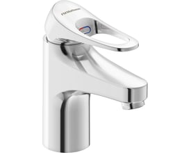 FM Mattsson 9000XE håndvaskarmatur i blank krom med et enkelt greb og integreret betjeningsplade med røde og blå markeringer.