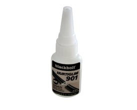 Hvit flaske med spiss tut med Blackbolt BB 901 hurtiglim av cyanoakrylat, 20 g.