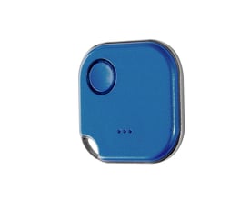 Shelly BLU Button 1 Bluetooth batteritryk i blå plast med en enkelt trykknap på forsiden, isoleret på hvid baggrund.