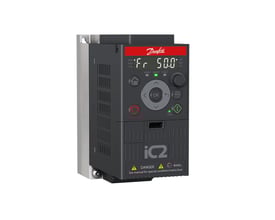 Danfoss IC2 frekvensomformer model IC2-30FA1N02-04A2E20F0+ACXX med digital display og betjeningsknapper.