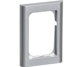 LK FUGA Softline 68 ramme, 1½ modul, stålmetallic, vist forfra med hvid baggrund.