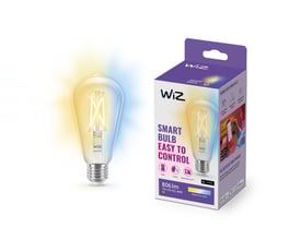 WiZ LED klar filament rørpære med E27 fatning og synlige LED tråde ved siden af dens WiZ smart-pære emballage. Pæren viser varmt og koldt lys på samme tid.
