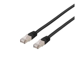 DELTACO U/FTP Cat6a patchkabel i sort med 15 meters længde, LSZH-materiale og tydelige RJ45-stik i begge ender.