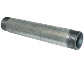 Indura galvaniseret nippelrør i stål, 120 mm langt med R1¼" udvendigt gevind i begge ender til varmeanlæg.