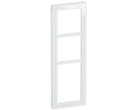 LK FUGA Pure designramme i hvidt glas med plads til 3½ modul, viser elegant og minimalistisk udtryk.