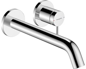 Hansgrohe Tecturis S håndvaskarmatur i krom med en 22,5 cm tud monteret på en væg med to cirkulære rosetter. Etgrebsbetjening ses tydeligt med rød og blå markering.