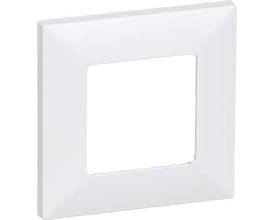Hvid Lauritz Knudsen FUGA CE60 ramme til europadåse, 1 modul, med kvadratisk udskæring og afrundede kanter.