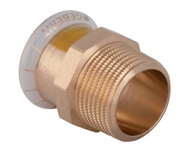 Geberit Mapress kobberovergang CUG med 22 mm muffe og 3/4-tommers nippel, vist skråt med gevind og hvid beskyttelsesring.