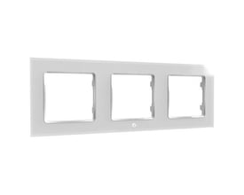 Shelly wall frame i hvid, designet til 3 moduler for Shelly Wall Switch og Socket.