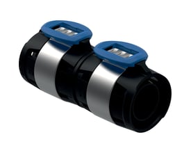 Detaljeret gengivelse af Geberit FlowFit kobling i sort PPSU med 20mm diameter og blå aktiveringsclips.