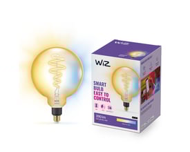 WiZ E27 LED klar Amber globepære Ø20 sammen med dens Wi-Fi-emballage.