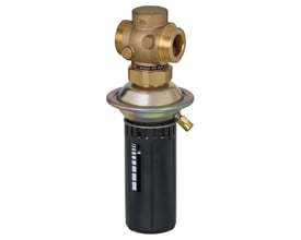Danfoss AVP 25 differenstrykregulator i rødbronze med 1 1/4" udvendigt gevind og sort plasthus med hvide markeringer på hvid baggrund.