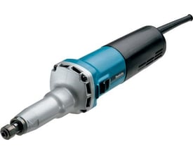 Makita ligesliber GD0810C med 750W motor og justerbar hastighed fra 1800-7000 min-1, vist på hvid baggrund.
