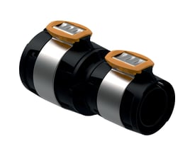 Geberit FlowFit reduktion i sort PPSU med dimensioner 75x63mm og orange klik-låse.