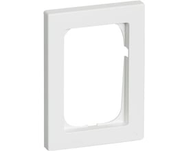 Hvid LK FUGA Baseline 68 ramme til 1½ modul indsats med symmetrisk design, vist forfra på hvid baggrund.