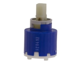 Mora Rexx patron med blå plastkappe og hvidt plastikskaft på hvid baggrund.