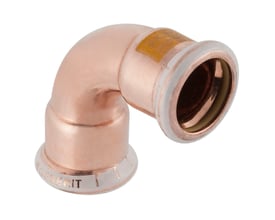 Geberit Mapress CUG kobberbøjning på 22 mm og 90° med muffeender, set skråt forfra med åbningen synlig.