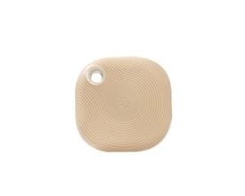 Shelly Blu Button Tough 1 i mocha-farve, en lille firkantet Bluetooth-knap med et rundt hul til nøglering.