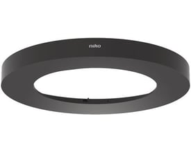 Niko afdækningsring i mørkegrå til P4xMR og M4xMR planforsænkede sensorer, cirkulær form med diskret logo øverst.
