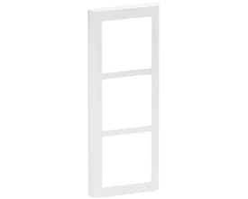 Lodret LK FUGA Soft designramme i hvid, 3 moduler, med plads til tre enheder på en hvid baggrund.