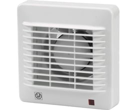 S&P EDM-100 TZ vådrumsvæghængt ventilator i hvid med efterløbstimer og kuglelejer, vist fra fronten med synlig ventilatorvinge.