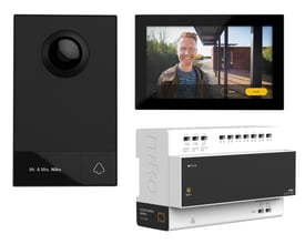 Niko videokit 2-tråds system med ekstern dørtelefon med HD-kamera, intern skærm og adgangskontrolmodul sat sammen.