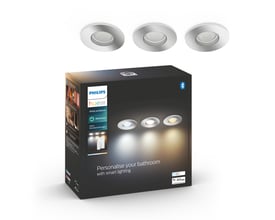 Pakke med 3 Philips Hue Adore indbygningsspots i krom, med illustrationsgrafik af lysfarver og badeværelsesmotiv.