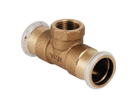 Detaljeret vinkel af Geberit Mapress kobber T-stykke, fremhæver pres-ender med hvid plastring og kobbermateriale.