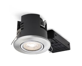 Nordtronic Uni Install G2 indbygningsspot i børstet aluminium med den inkluderede GU10 LED-lyskilde vist på en hvid baggrund.