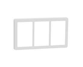 LK FUGA Base 63 design ramme i hvid med plads til 3x1½ modul, vist forfra uden baggrund.